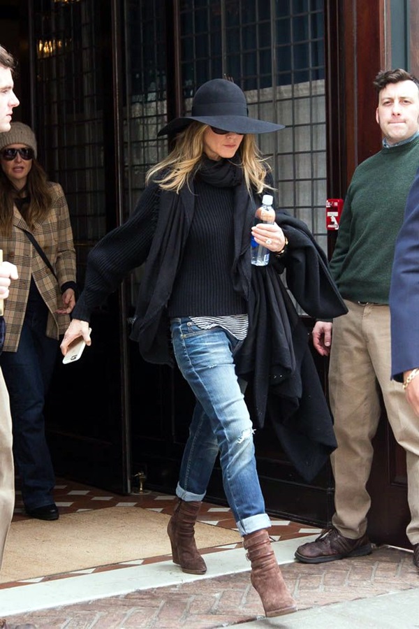 Jennifer Aniston seen leaving her NYC hotel. Pictured: Jennifer Aniston Ref: SPL1008682 270415 Picture by: TMNY / Splash News Splash News and Pictures Los Angeles:310-821-2666 New York:212-619-2666 London:870-934-2666 photodesk@splashnews.com 