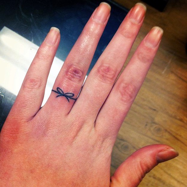 Finger Tattoo Ideas and Designs (11)