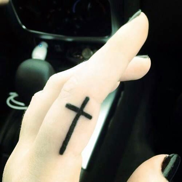 Finger Tattoo Ideas and Designs (13)
