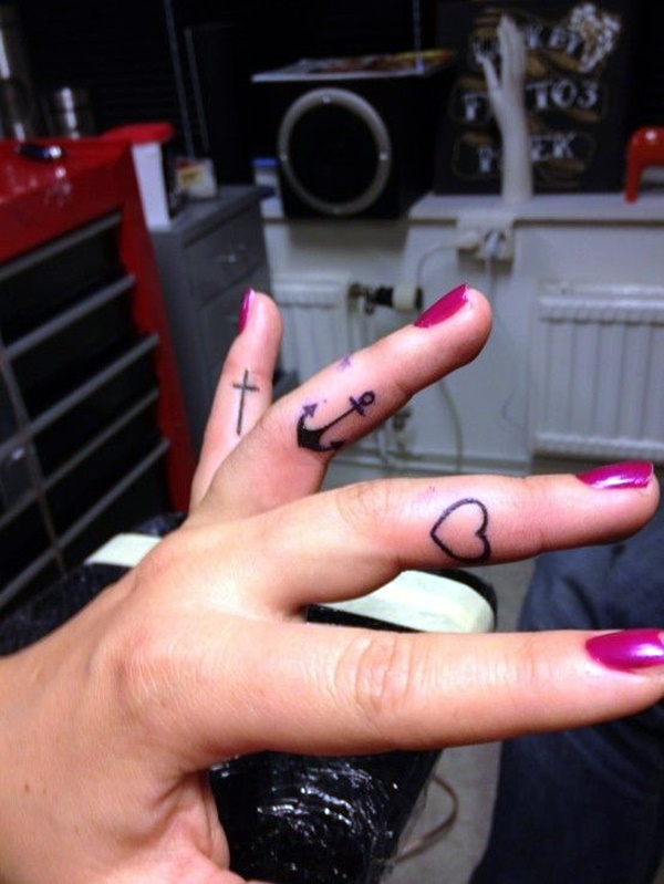 Finger Tattoo Ideas and Designs (15)