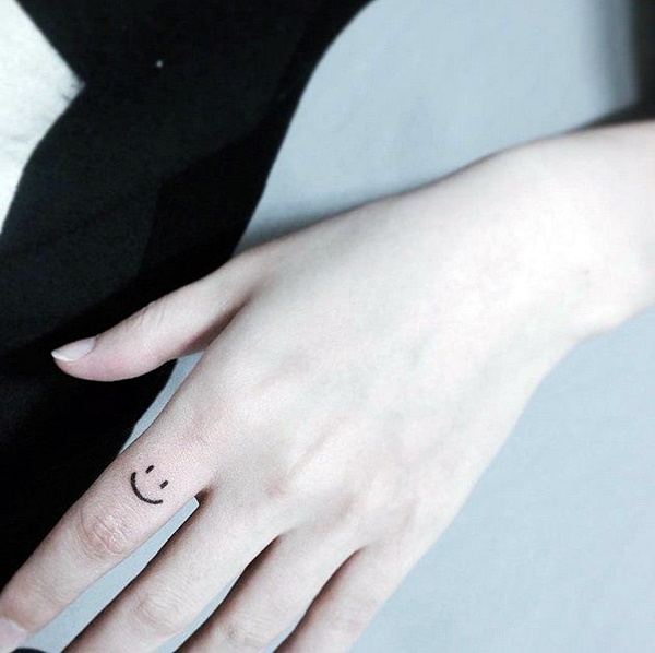 Finger Tattoo Ideas and Designs (8)