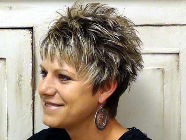 Short Hairstyles for Older Women (3)