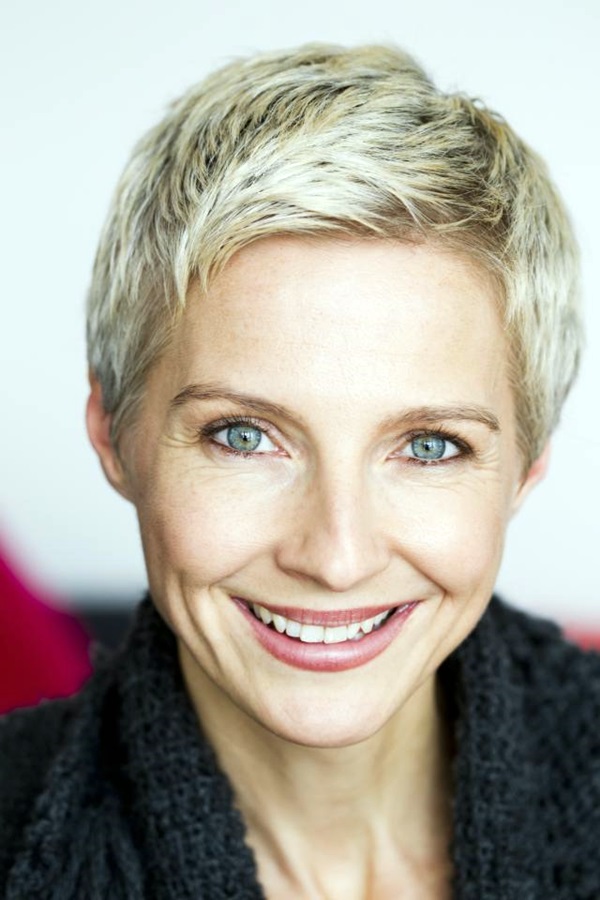 Short Hairstyles for Older Women (3)