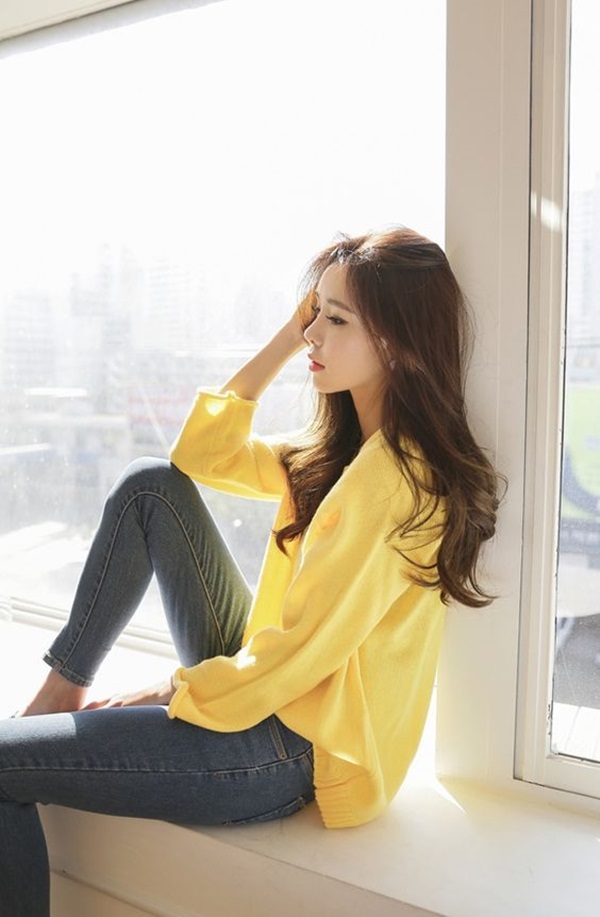 Chic Attires To Prove Yellow Is Color Of The Month (6)