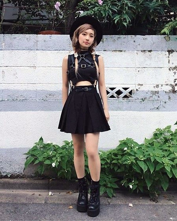 Emo Style Outfits And Fashion Ideas (12)