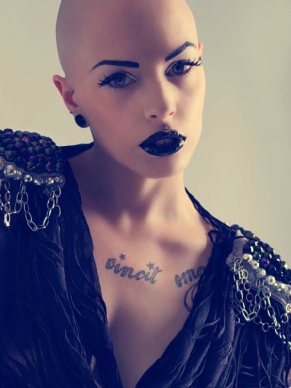 beautiful-bald-women-styles0021