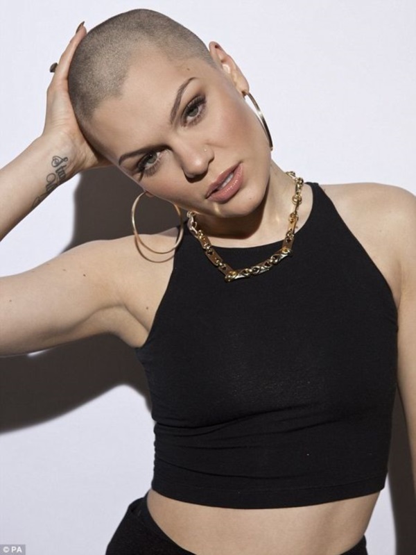 beautiful-bald-women-styles0031
