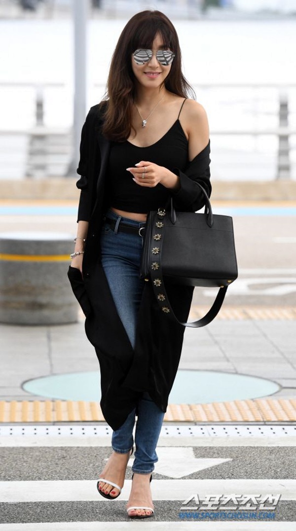 airport-fashion-outfits-to-travel-in-style-15