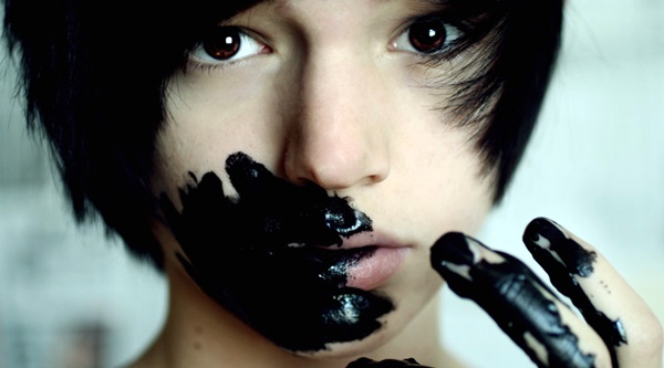 50 Tempting Self Portrait Photography Ideas And Tips