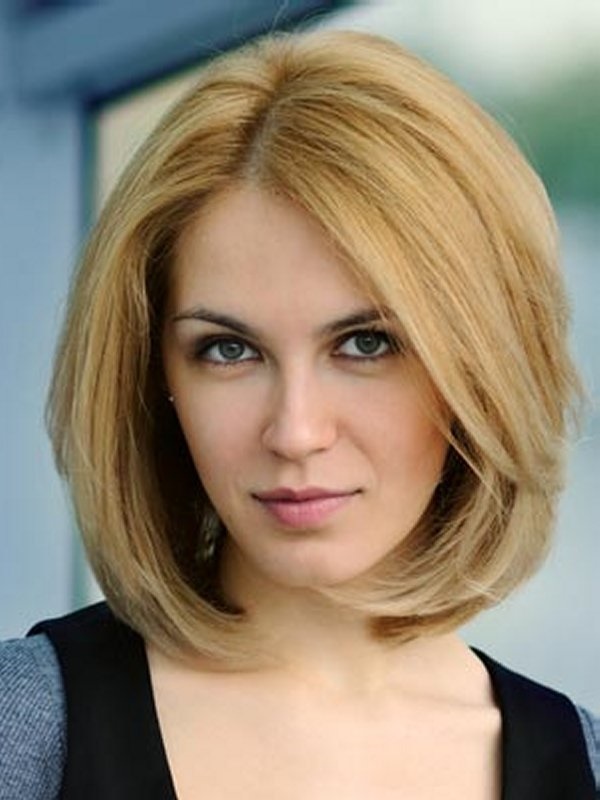 30 Best Short Hairstyles For Thick Hair And Oval Face