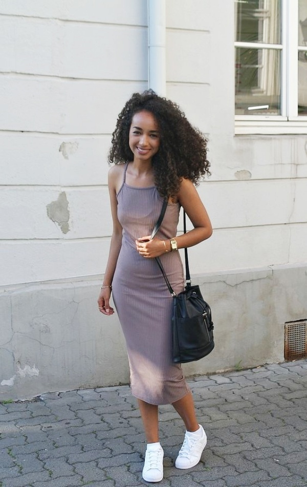 Casual summer outfits with sneakers3
