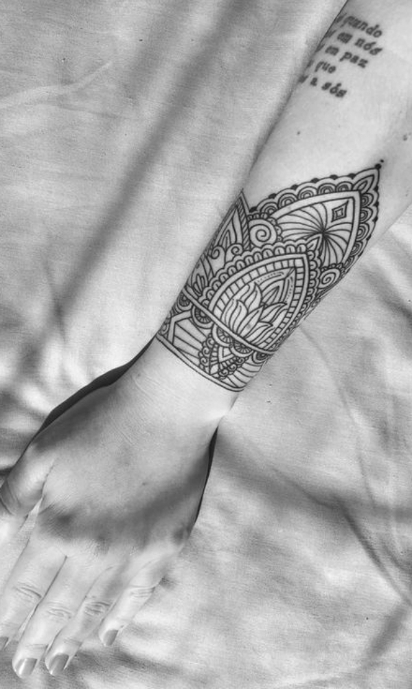 Perfect-Armband-Tattoo-Designs-for-Men-and-Women