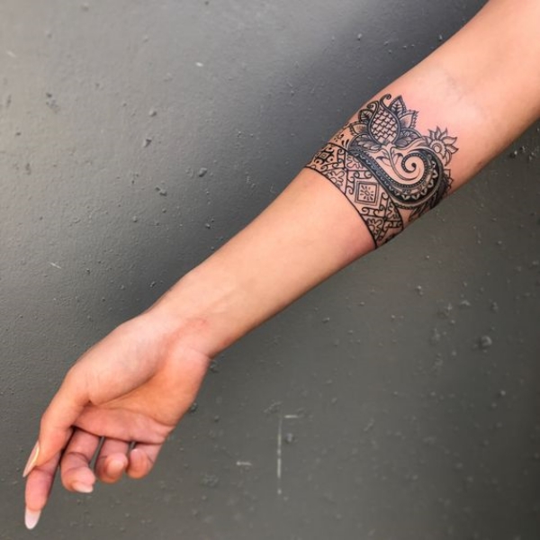 Perfect-Armband-Tattoo-Designs-for-Men-and-Women