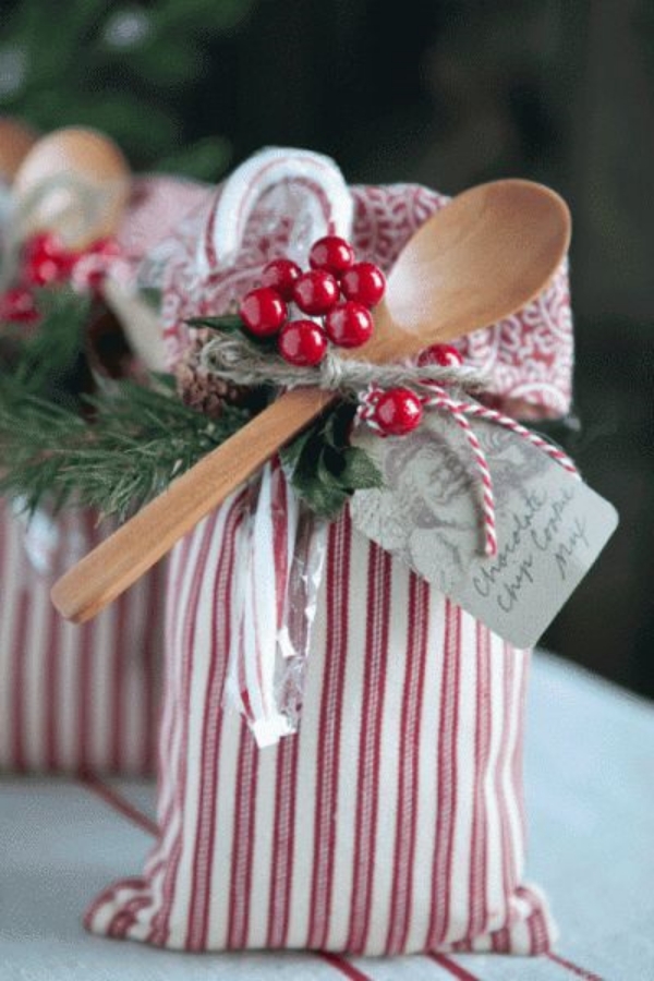 Homemade Christmas Gift Ideas and Crafts (Made with Love)