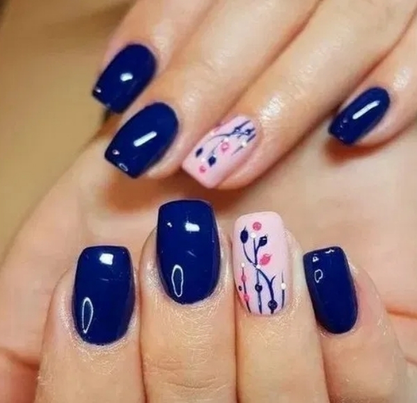 Pretty Winter and Christmas Nails Art Designs