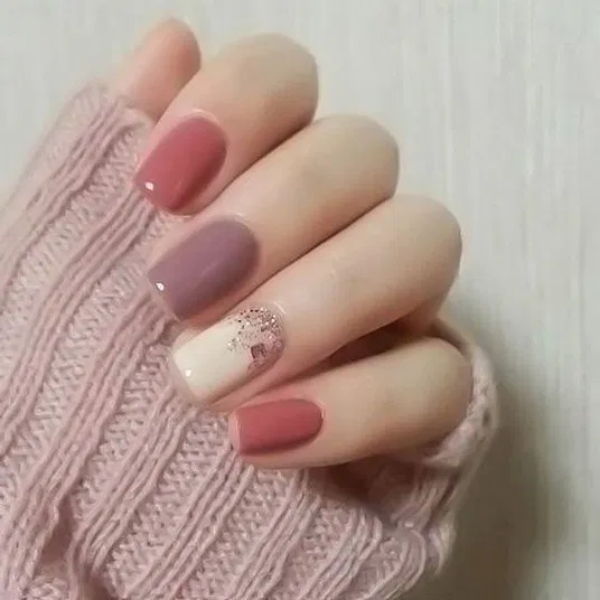 Pretty Winter and Christmas Nails Art Designs