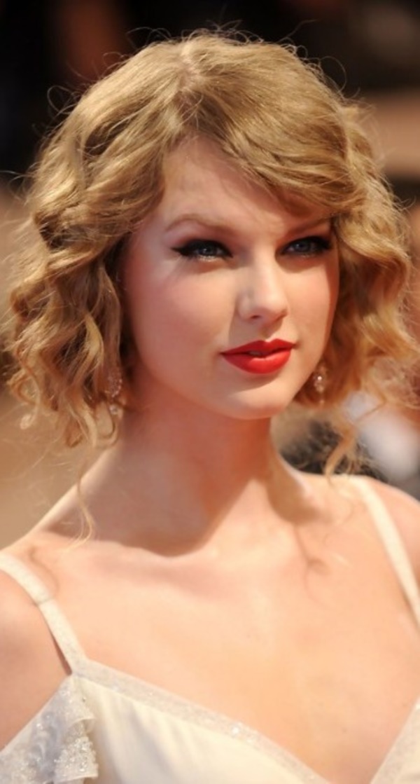 Short-Curly-Hair-styles-and-Haircuts