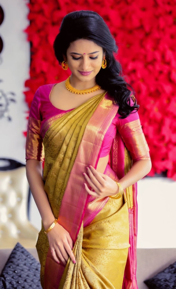 Wedding Sarees Online – How to Choose the Right One for Your Trosseau ...